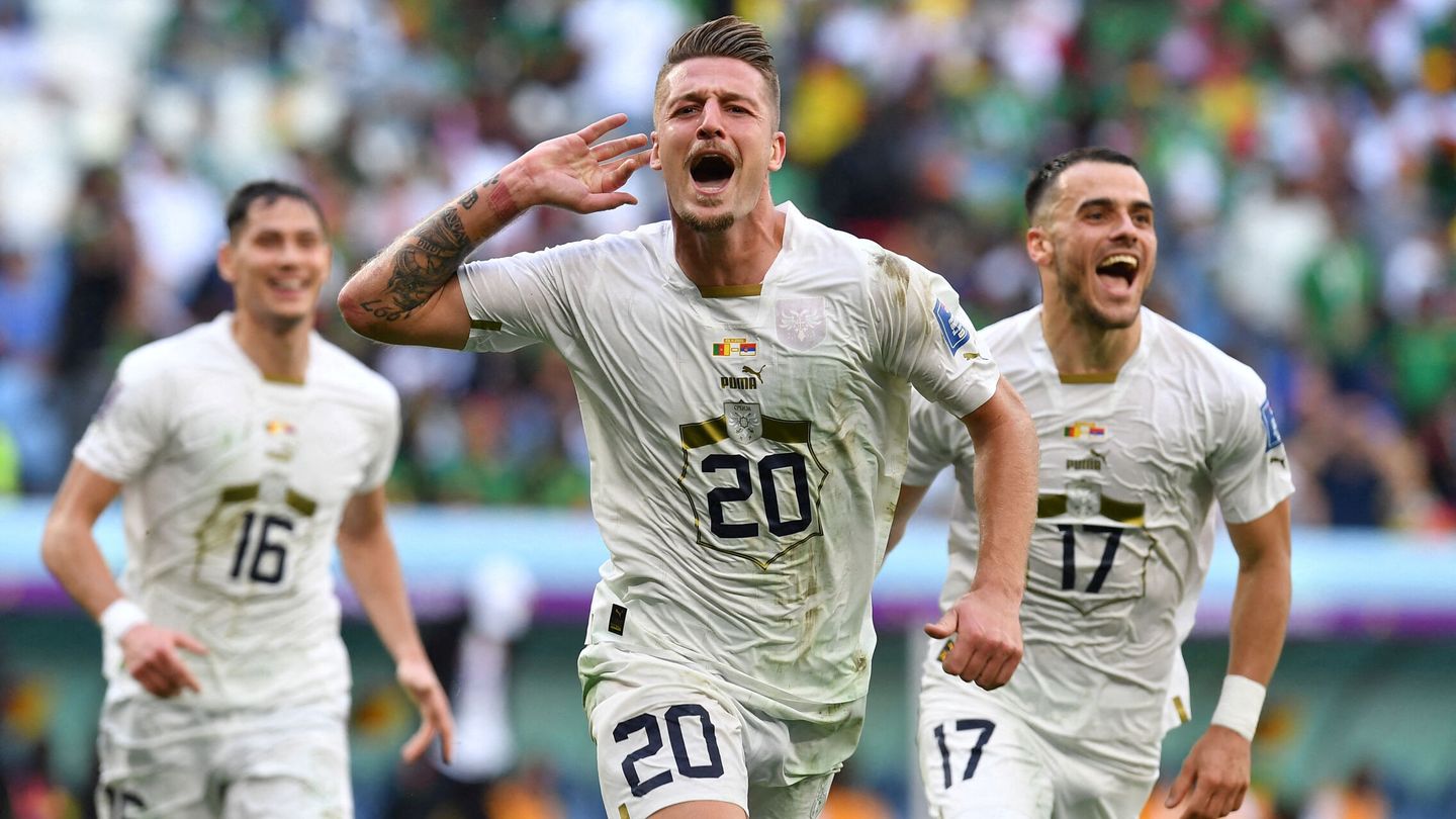 Milinkovic-Savic celebra su gol ante Camerún. (Reuters/Jennifer Lorenzini)