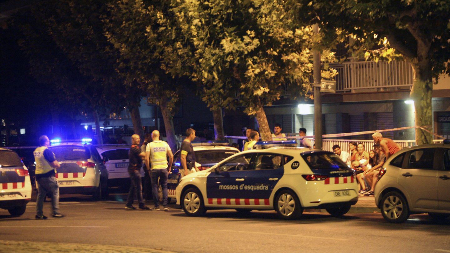 La Policía en Cambrils la noche de los atentados. (EFE)