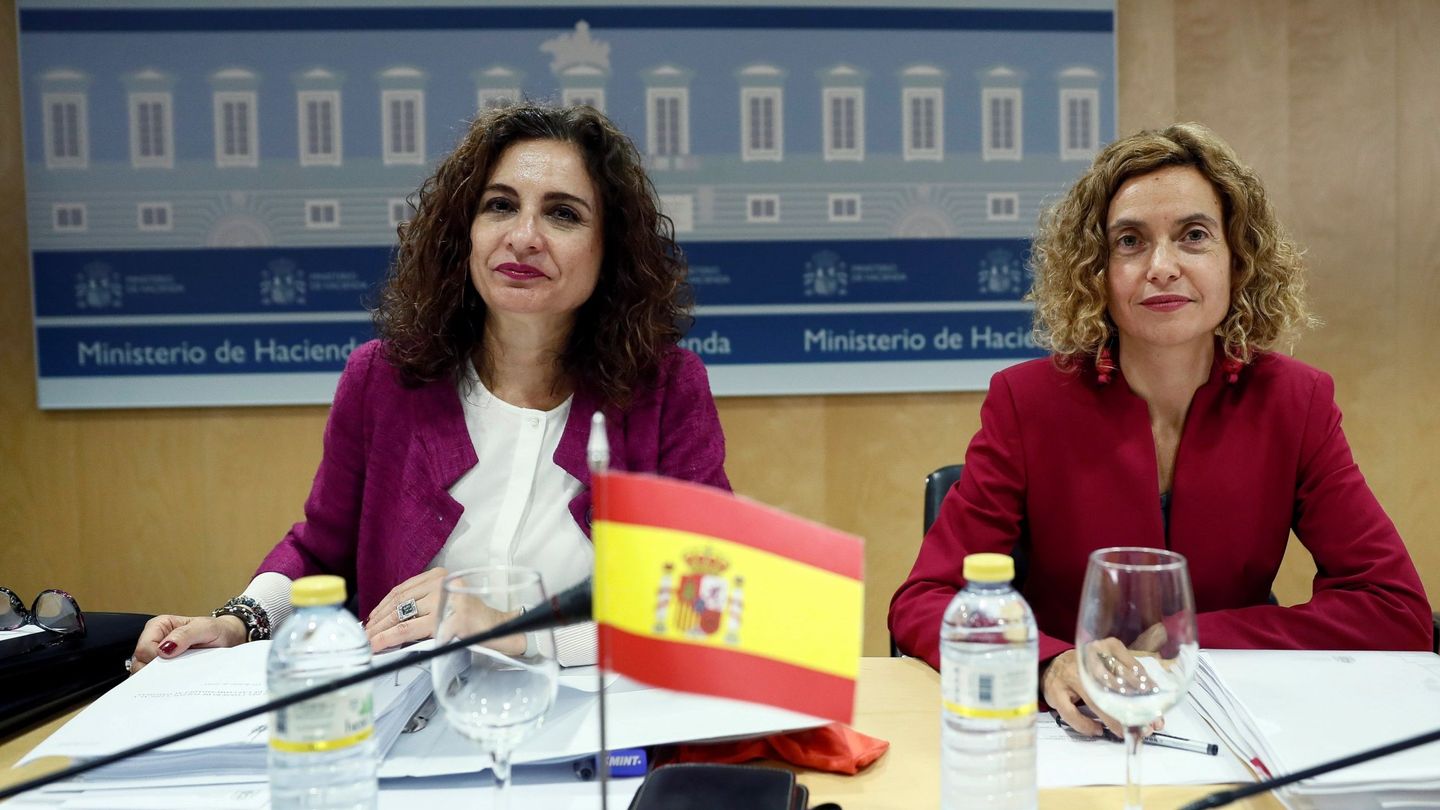 María Jesús Montero y Meritxell Batet, en julio de 2018, en el Consejo de Política Fiscal y Financiera. (EFE)