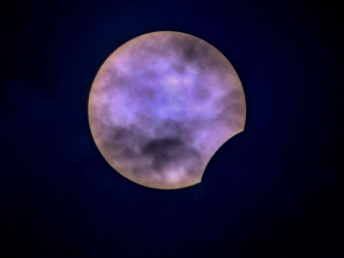 Foto: El Instituto Geográfico Nacional retransmitirá la evolución del eclipse en directo. (EFE)