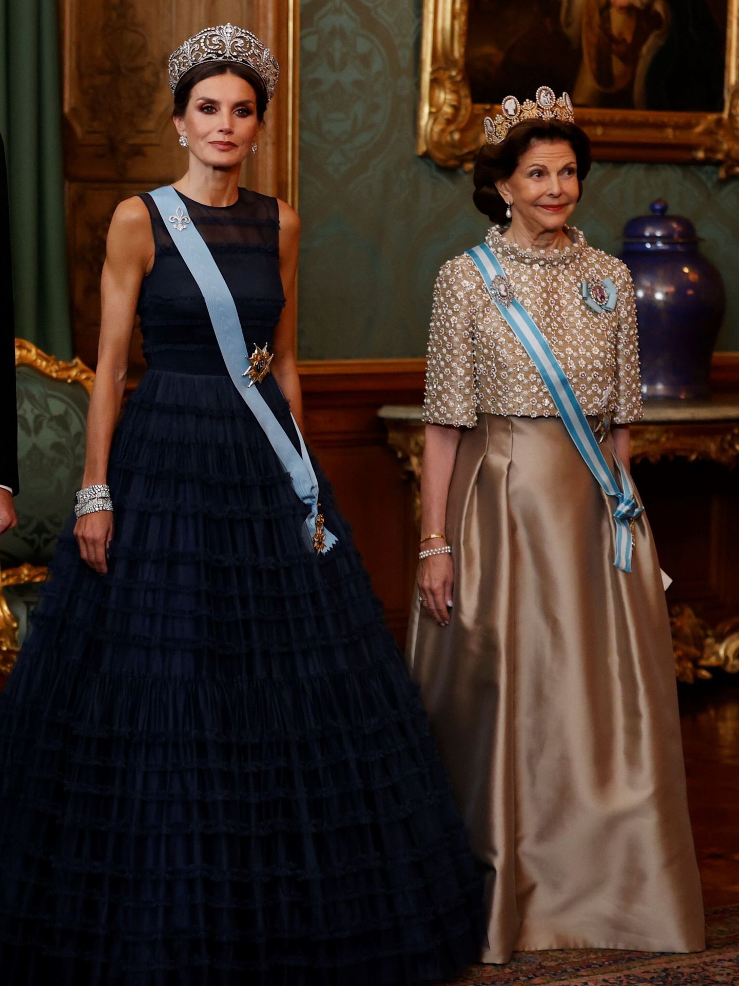 Silvia de Suecia y la reina Letizia. (EFE/Juanjo Martín)