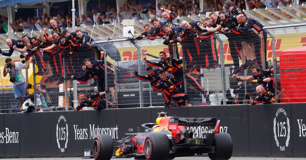 Foto: Verstappen cruza la línea de meta en el GP de Alemania. (Reuters)