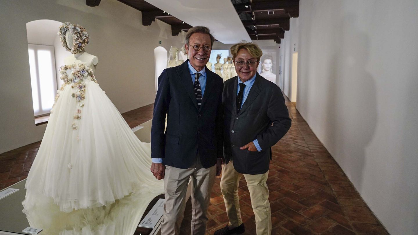 Victorio & Lucchino posan en su museo de Palma del Río. (EFE)