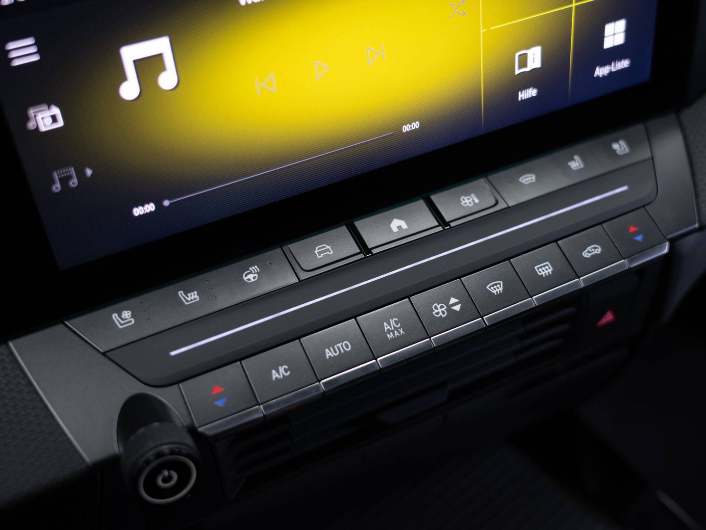 Con buen criterio, Opel mantiene botones convencionales en la consola, lo que agiliza el uso de ciertas funciones.