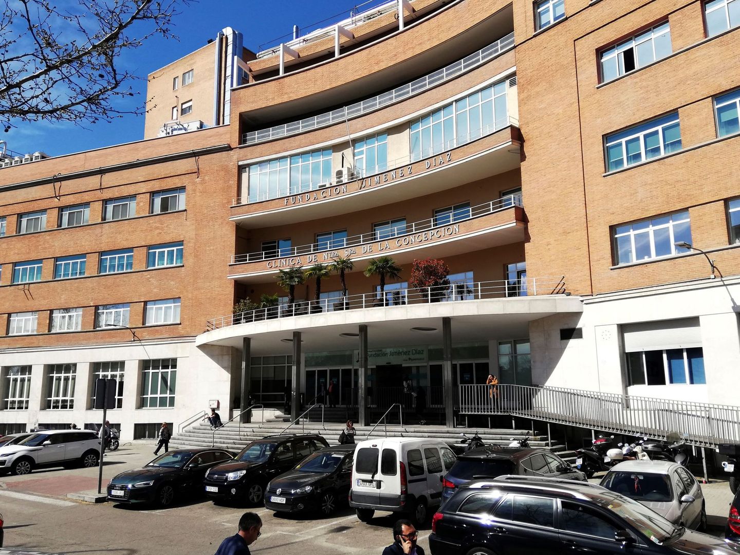 Vista de la entreda del Hospital de Fundación Jiménez Díaz, este miércoles en Madrid. (EFE)