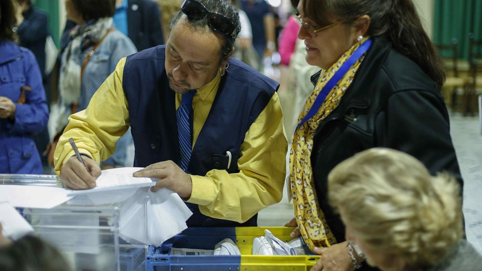 Foto: Llegada del voto por correo (Efe)