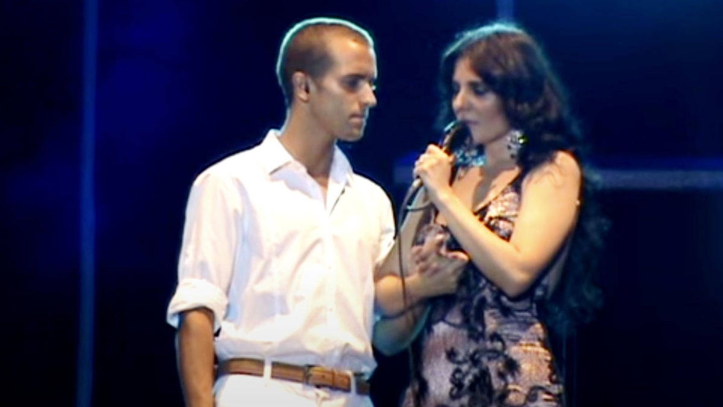 Pablo Alborán y Diana Navarro. durante un concierto. (YouTube)