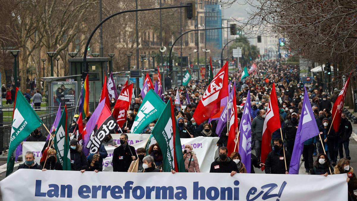 Miles de personas se manifiestan en Euskadi en contra de la reforma laboral