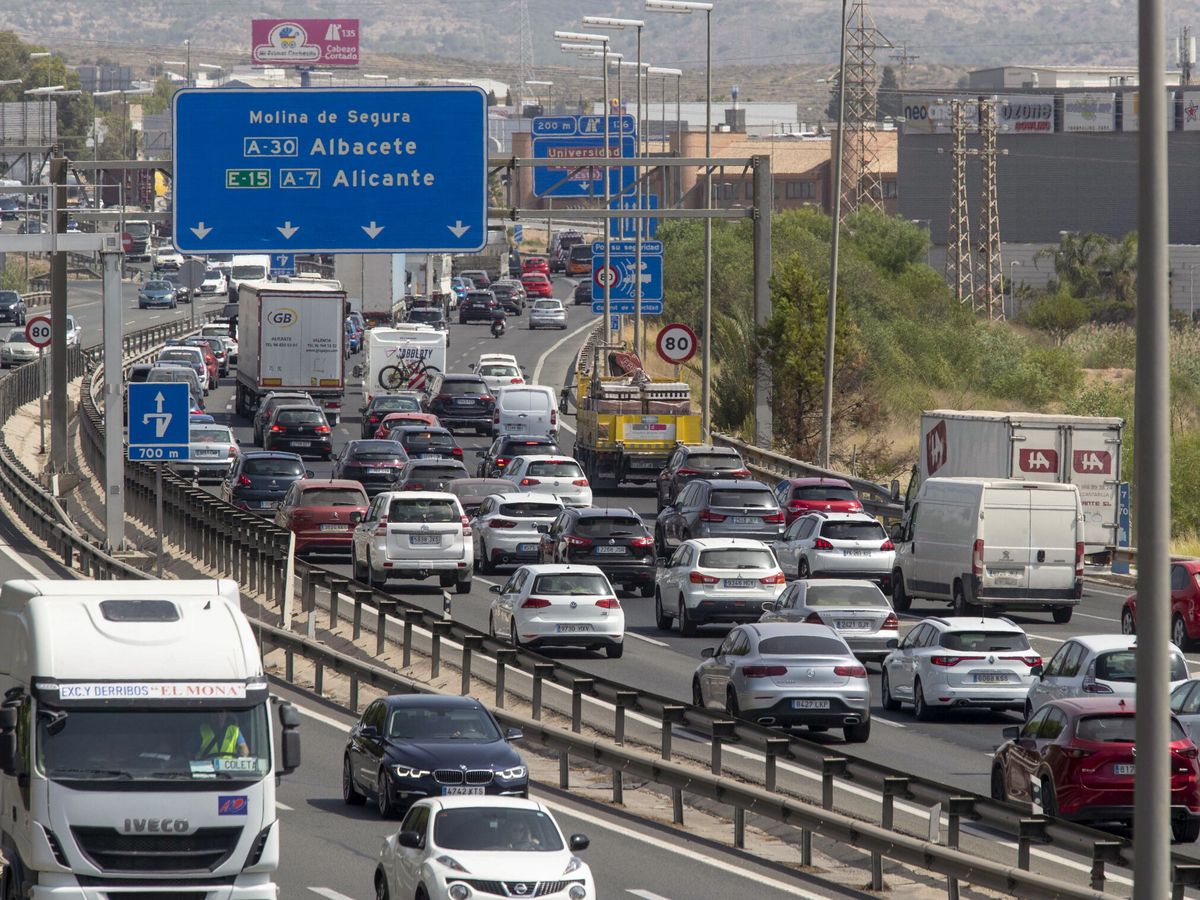 Foto: ¿Qué se sabe de los peajes que se podrían poner en las autovías de España en 2024? (EFE/Marcial Guillén)