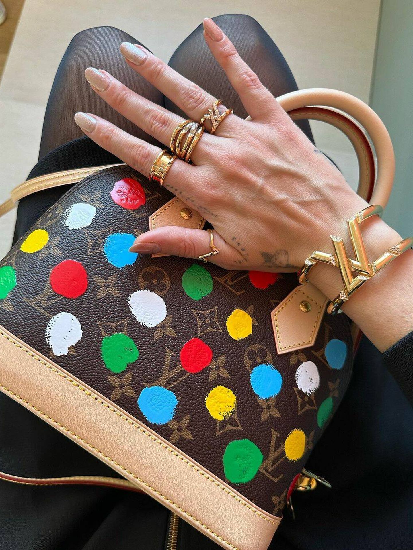 Chiara Ferragni, mostrando el bolso del momento, de Luis Vuitton. (Instagram/@chiaraferragni)