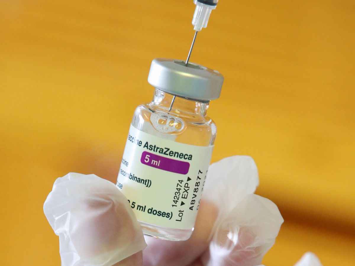 Foto: Vial de la vacuna de AstraZeneca. (Reuters)