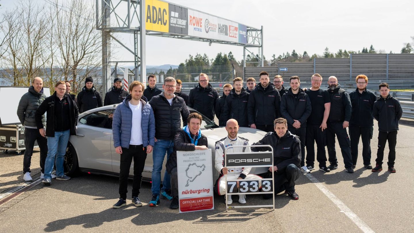 El piloto de pruebas de Porsche, Lars Kern, ha batido al Tesla Model S Plaid por 2 segundos.