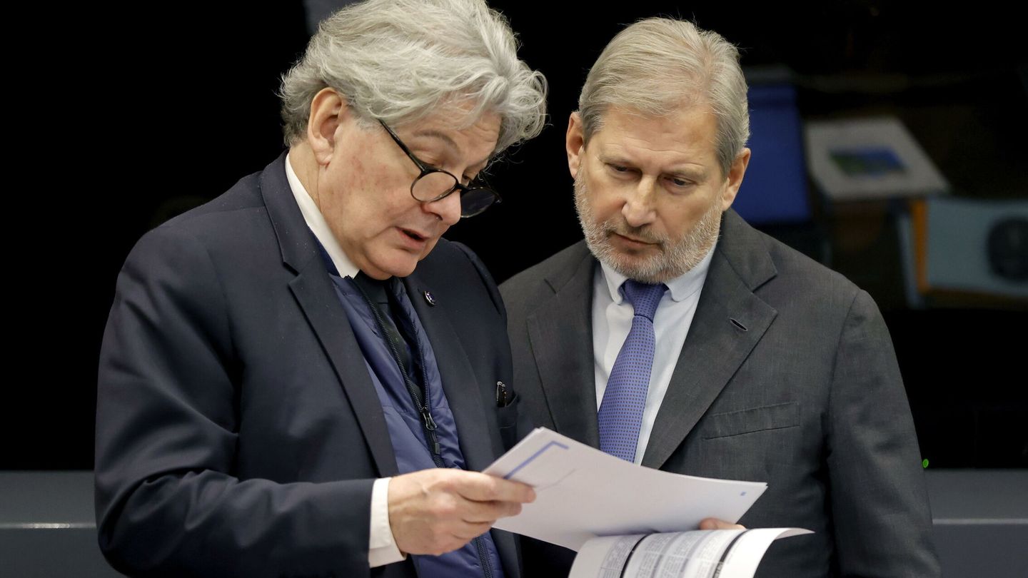 Thierry Breton (izquierda), comisario de Mercado Interior e Industria. (Reuters)