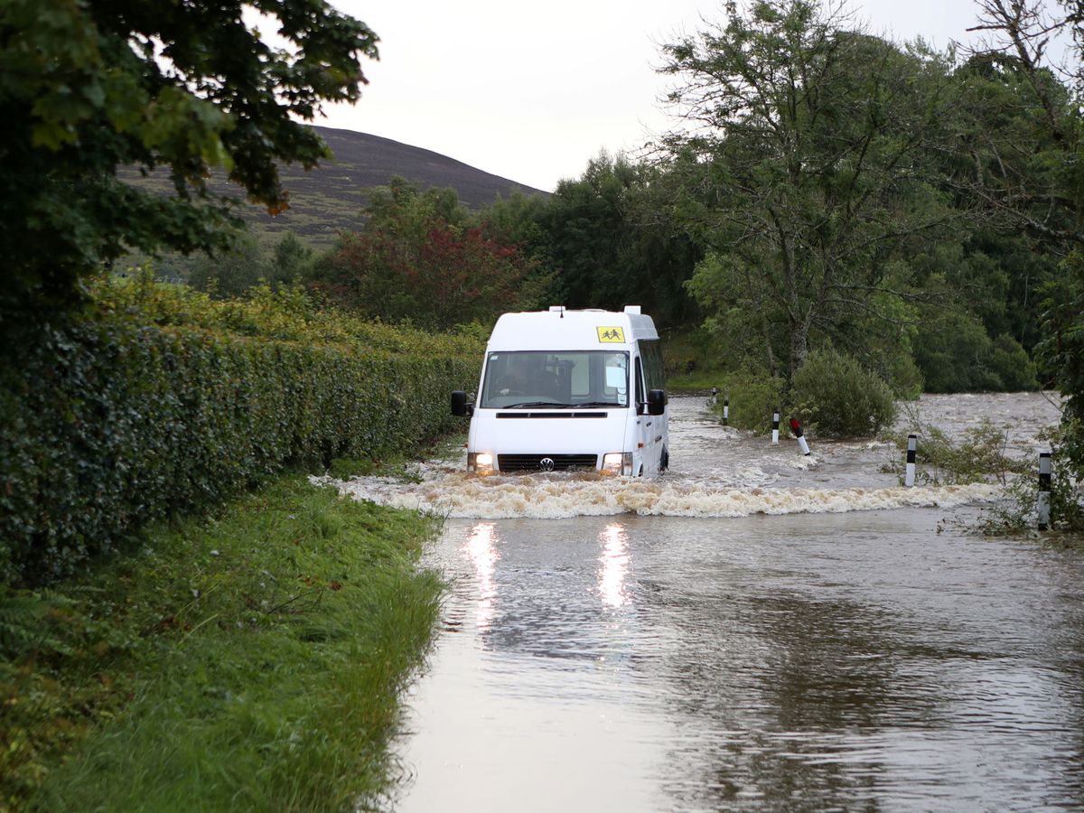 Foto: Las inundaciones han provocado el caos en muchas zonas de Escocia (Reuters/Russell Cheyne)