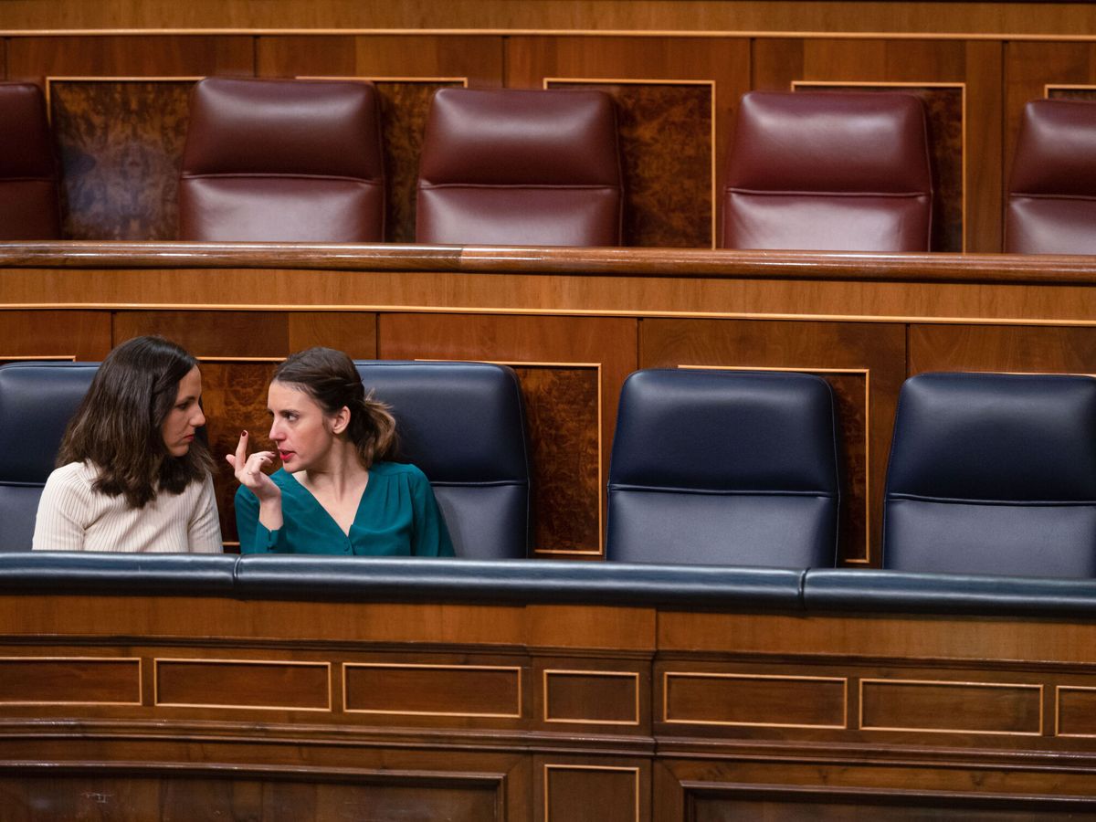 Foto: Ione Belarra e Irene Montero en un pleno en el Congreso de los Diputados. (EFE/Fernando Villar)