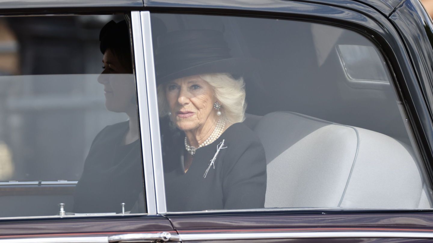 La reina Camila, llegando al Palacio de Buckingham. (Reuters)