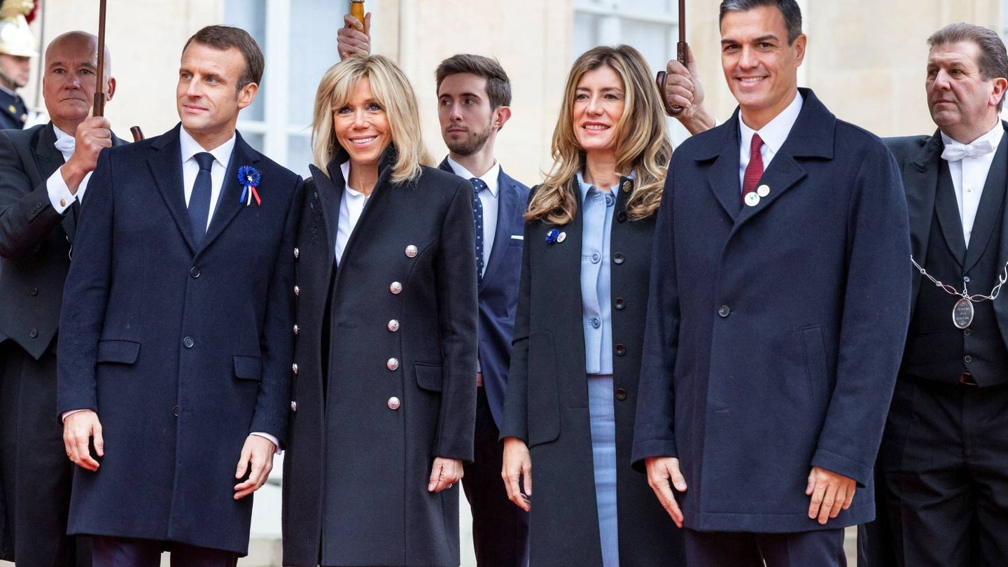 Pedro Sánchez y su mujer en París con los Macron. (EFE)