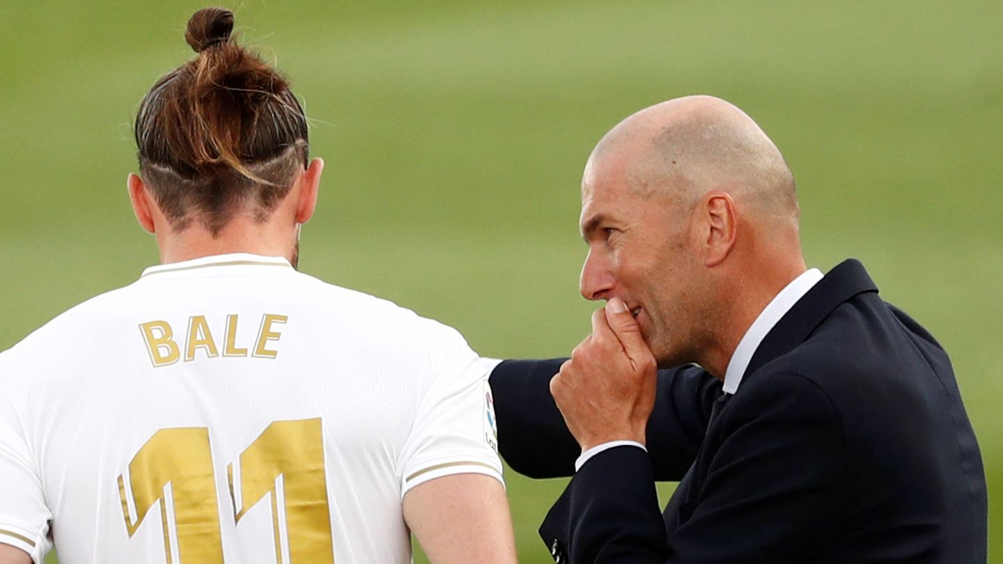 Gareth Bale y Zinedine Zidane. (REUTERS)