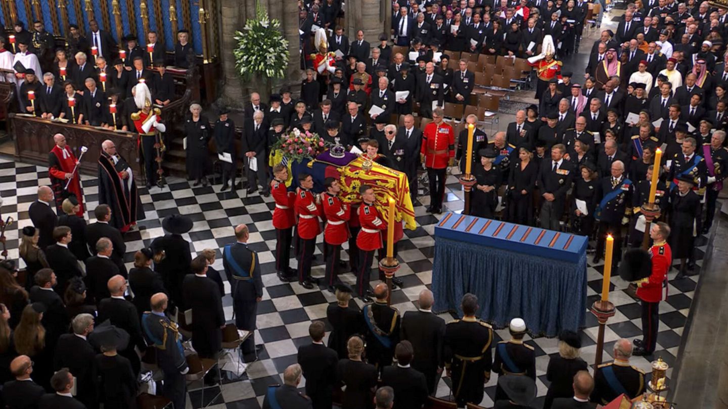 Vista general del funeral de Isabel II en la abadía de Westminster. (EFE)
