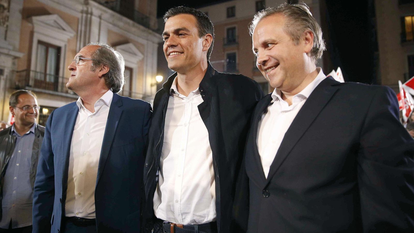 Foto: Pedro Sánchez, junto a los candidatos a la Comunidad de Madrid, Ángel Gabilondo, y al Ayuntamiento de Madrid, Antonio Miguel Carmona, en el inicio de campaña electoral. (EFE)