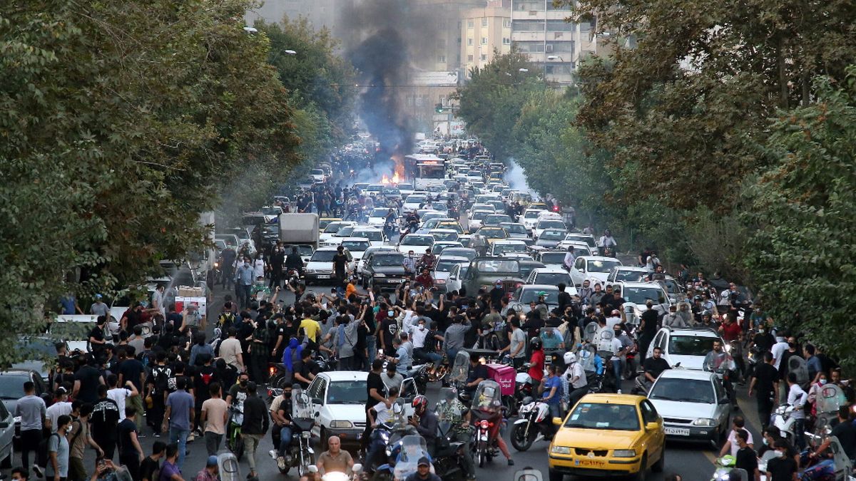 Irán corta el internet móvil y limita Whatsapp e Instagram ante las protestas