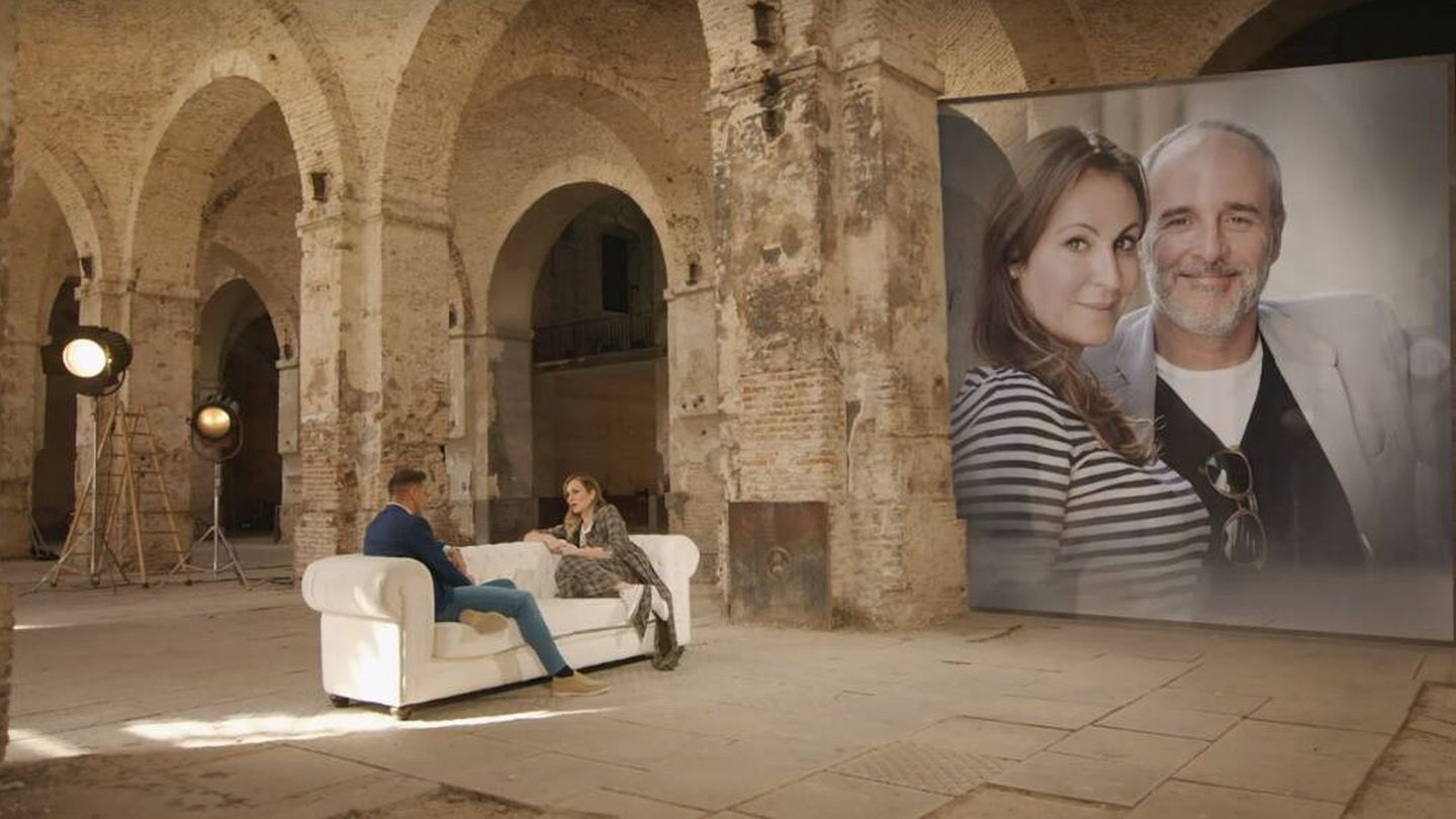 Proyectan una fotografía de Ana Milán junto a su exmarido en 'Joaquín, el novato'. (Atresmedia)