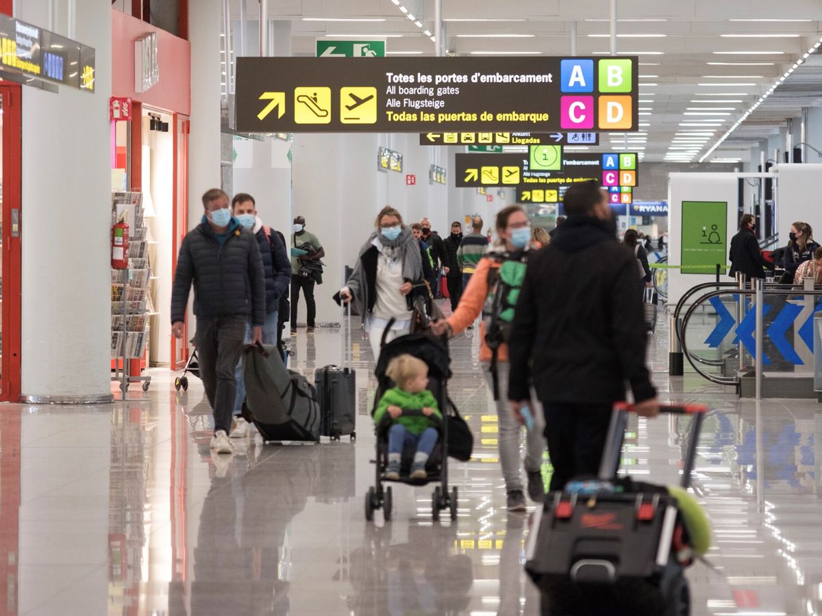 Foto: Terminal de salidas del aeropuerto de Palma. (EFE/Atienza)