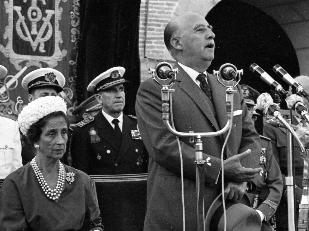 Foto: Carmen Polo y Franco en una imagen de 1963. (Europa Press)