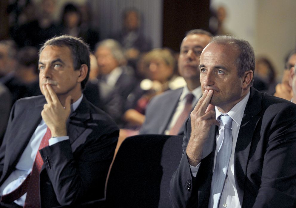 Foto: El expresidente del Gobierno, José Luís Rodriguez Zapatero (i), junto a Miguel Sebastián. (EFE)