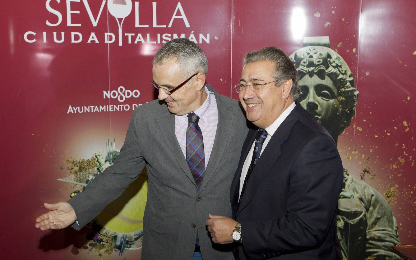 José Luis Escañuela junto al exalcalde de Sevilla Juan Ignacio Zoido (Efe).