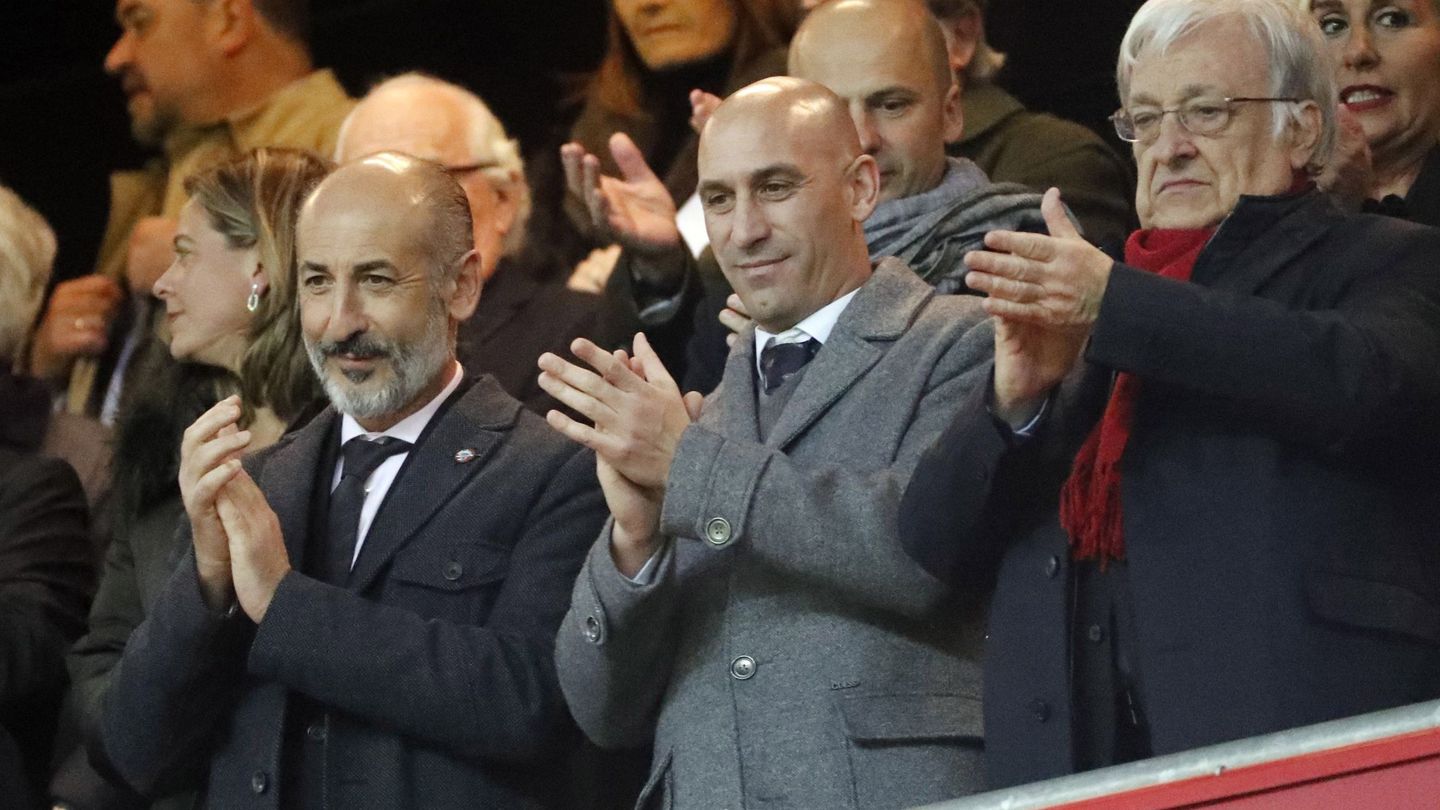 El presidente del Athletic, Aitor Elizegi, junto al presidente de la RFEF, Luis Rubiales. (EFE)