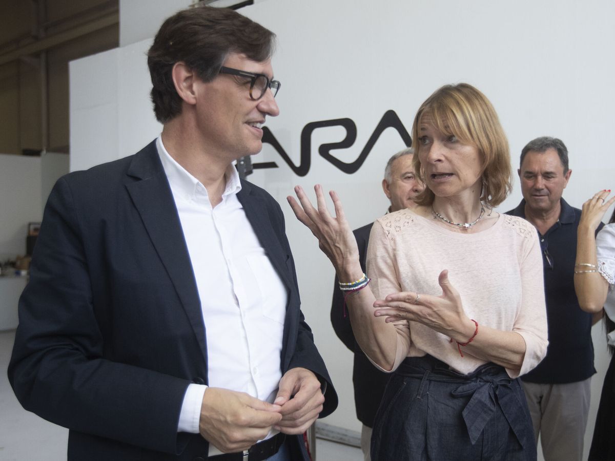 Foto: Salvador Illa con Lluïsa Moret, futura presidenta de la Diputación de Barcelona. (EFE/Marta Pérez)