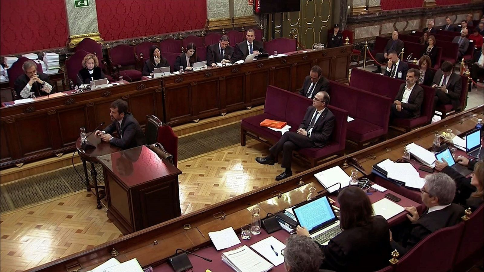 Foto: Imagen capturada de la señal institucional del Tribunal Supremo del comisario de los Mossos d'Esquadra Ferran López. (EFE)