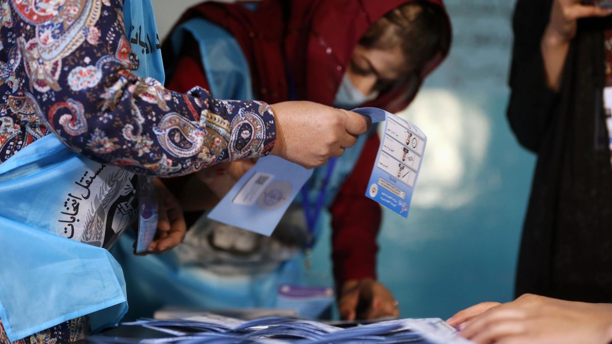 Afganistán cierra una jornada electoral 'tranquila' pese a los 2 muertos oficiales