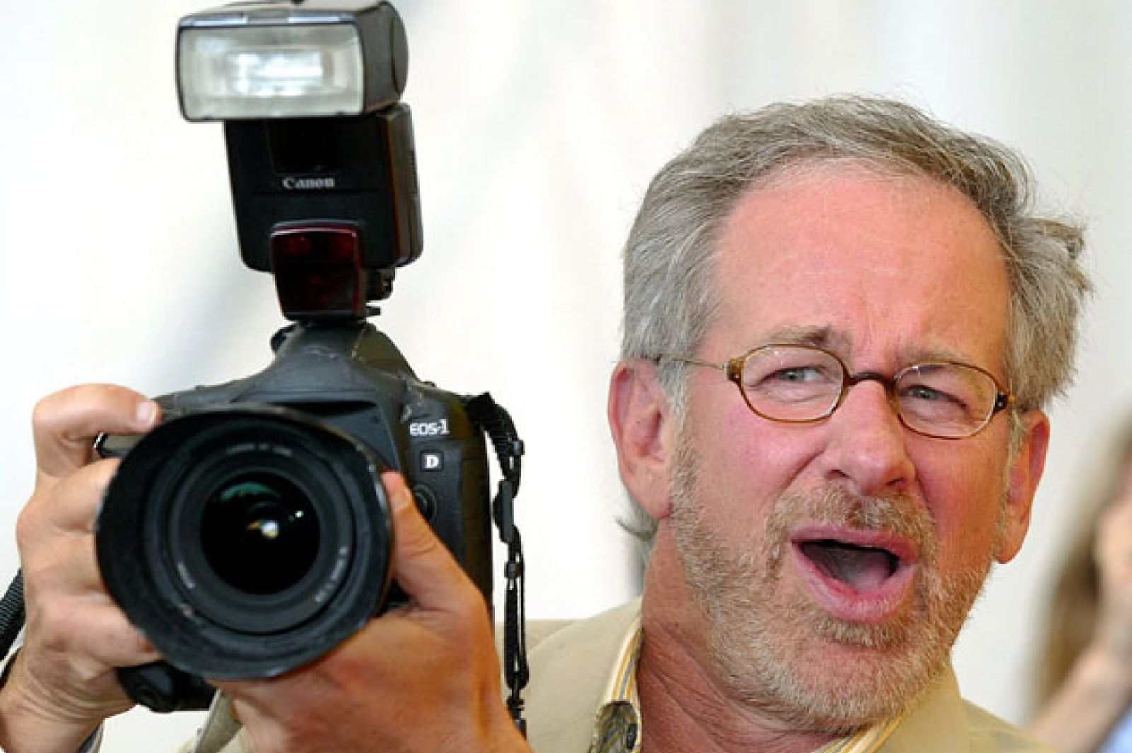 Foto: Henrik Wallgren y Per Umaerus dicen que el Spielberg utiliza en su próxima película de animación, 'Bee Movie', un antiguo proyecto suyo.