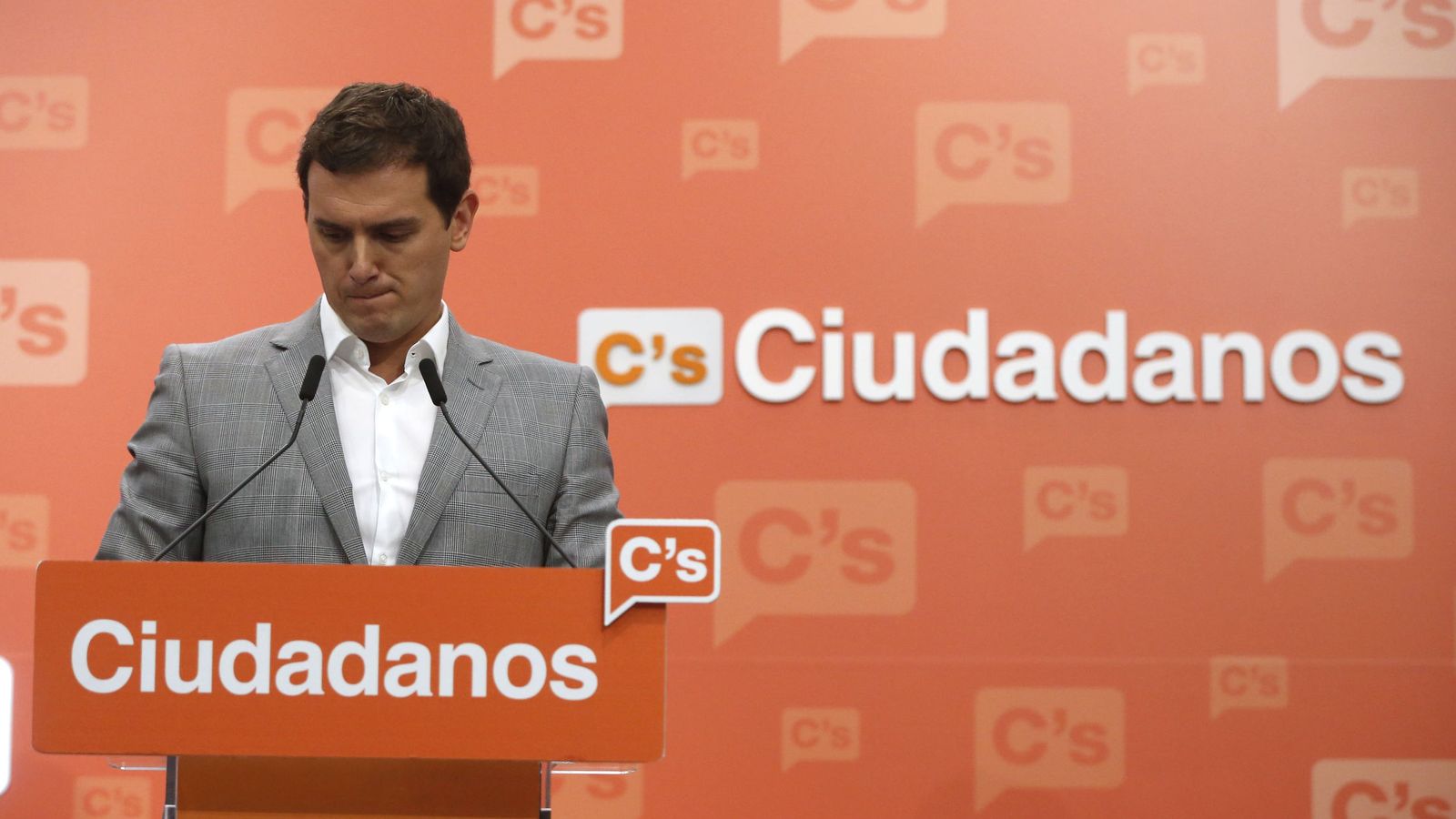 Foto: El líder de Ciudadanos, Albert Rivera, comparece en rueda de prensa en la sede del partido en Madrid para analizar los resultados de las elecciones generales del 26-J. (EFE)