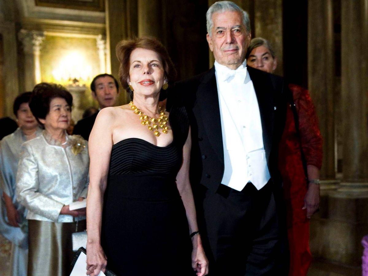 Foto: Mario Vargas Llosa y su entonces esposa, Patricia Llosa, en 2010 en Estocolmo. (EFE/Claudio Bresciani)
