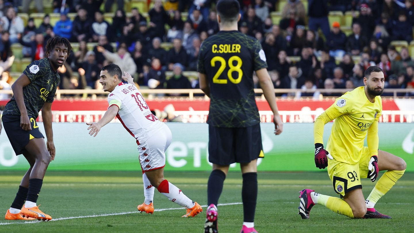 Ben Yedder celebra uno de sus goles frente al PSG. (Reuters/Eric Gaillard).