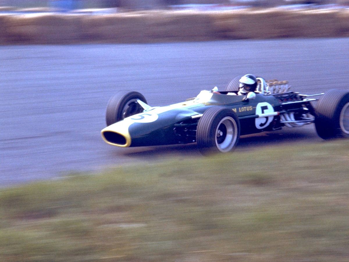 Foto: Jim Clark camino de la victoria en el Gran Premio de los Países Bajos de 1967 (archivo Ford)