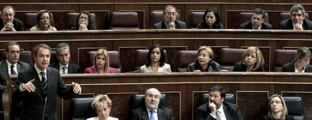 Foto: Nueva derrota parlamentaria del PSOE, y van 10: la oposición exige el cierre de tres ministerios
