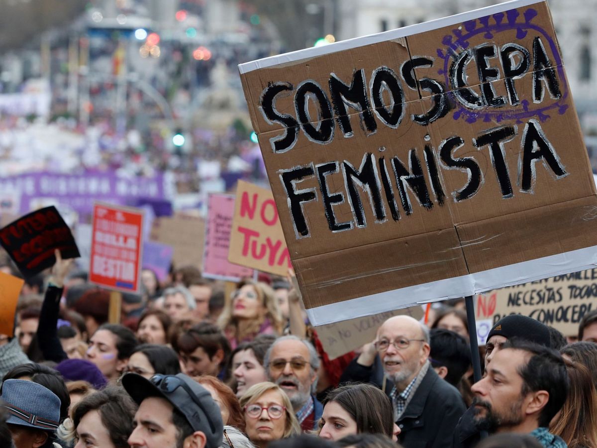 Foto: Participantes en la manifestación del 8-M de Madrid, conmemorando el Día Internacional de la Mujer. (EFE)