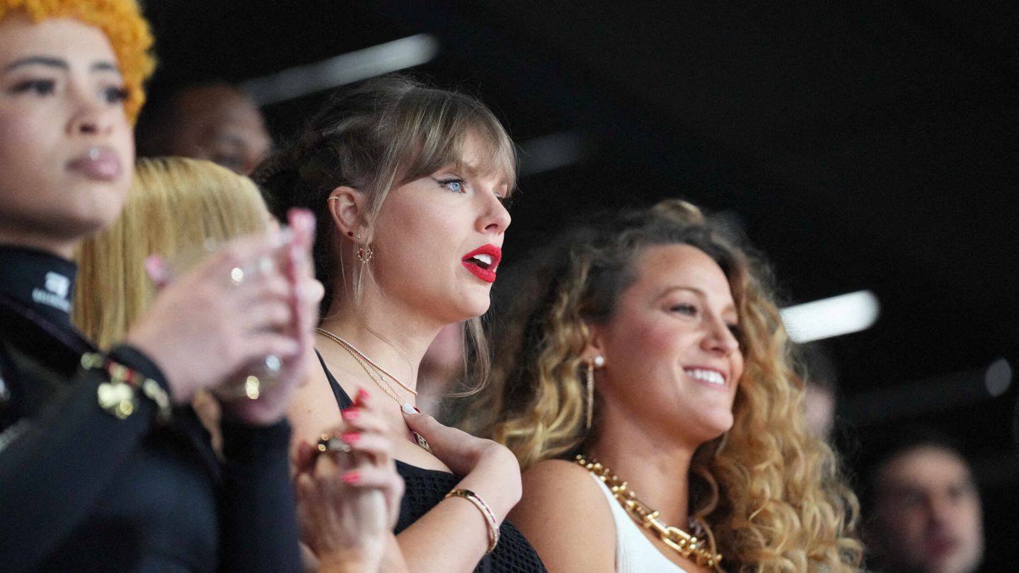 Taylor Swift y Blake Lively, en el Allegiant Stadium. (Reuters/Usa Today Sports/Joe Camporeale)