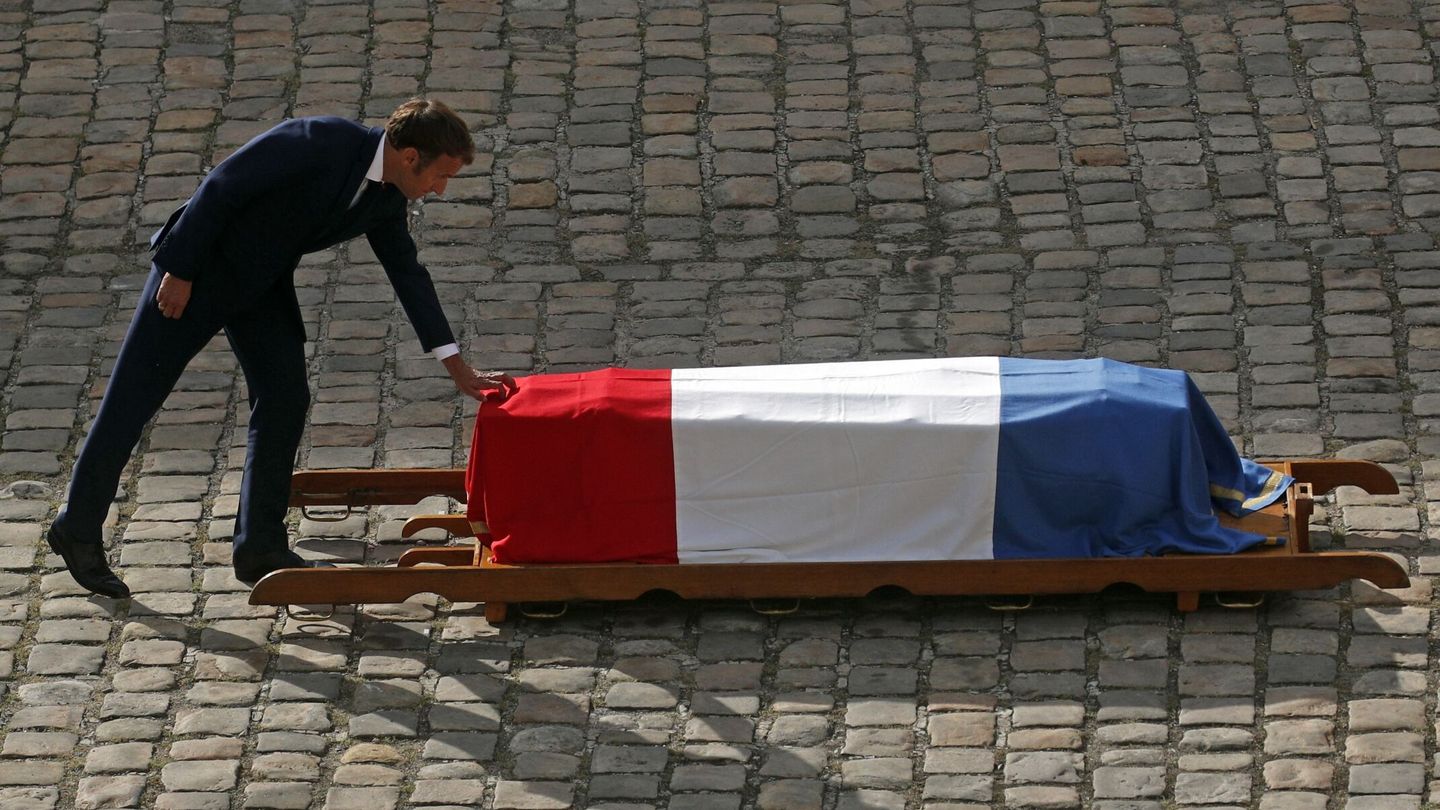 Emmanuel Macron rinde tributo a Jean-Paul Belmondo. (EFE) 