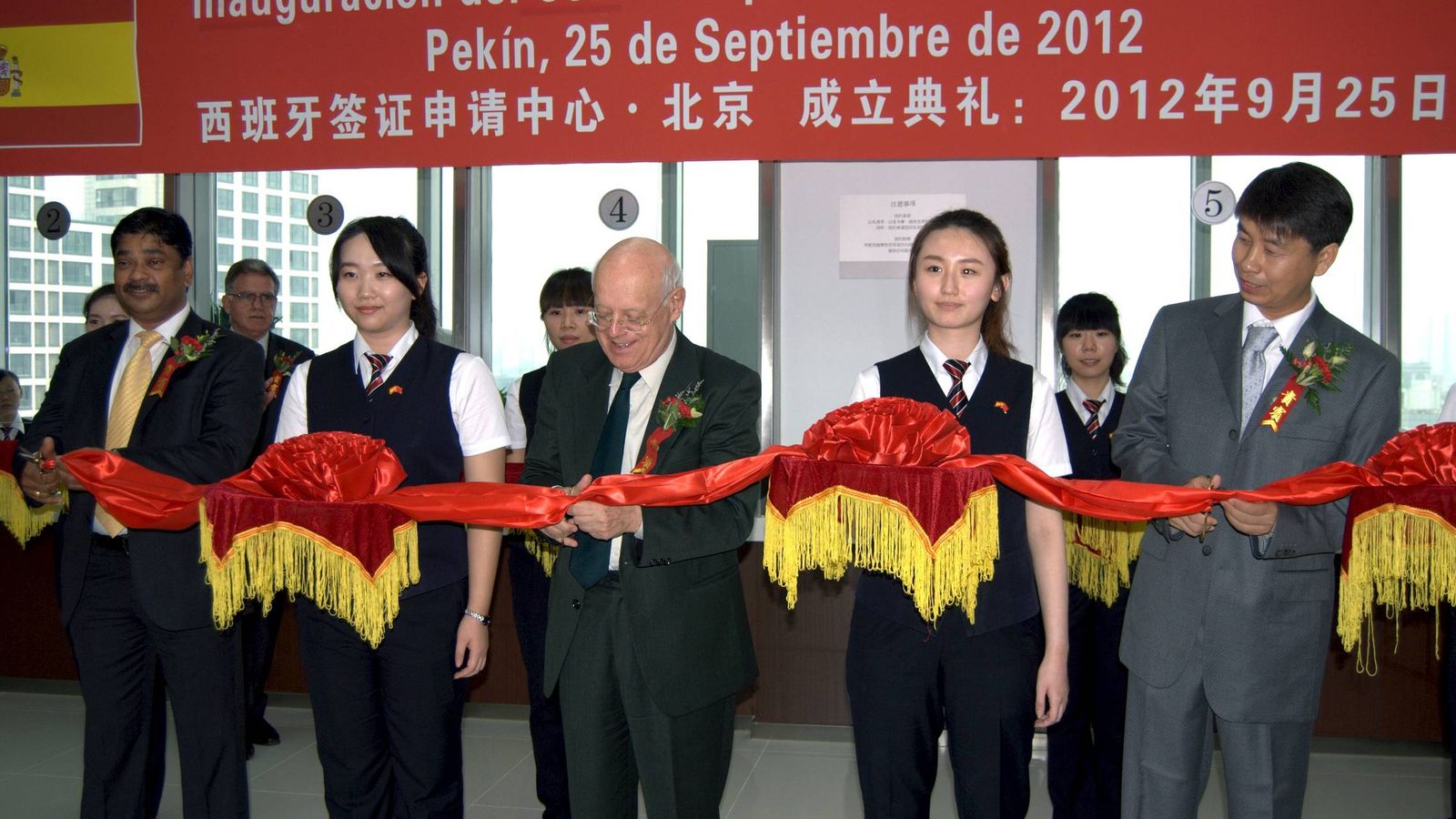 Foto: Inauguración del centro de visados de Pekín gestionado por la empresa saliente, VFS Global. (EFE)