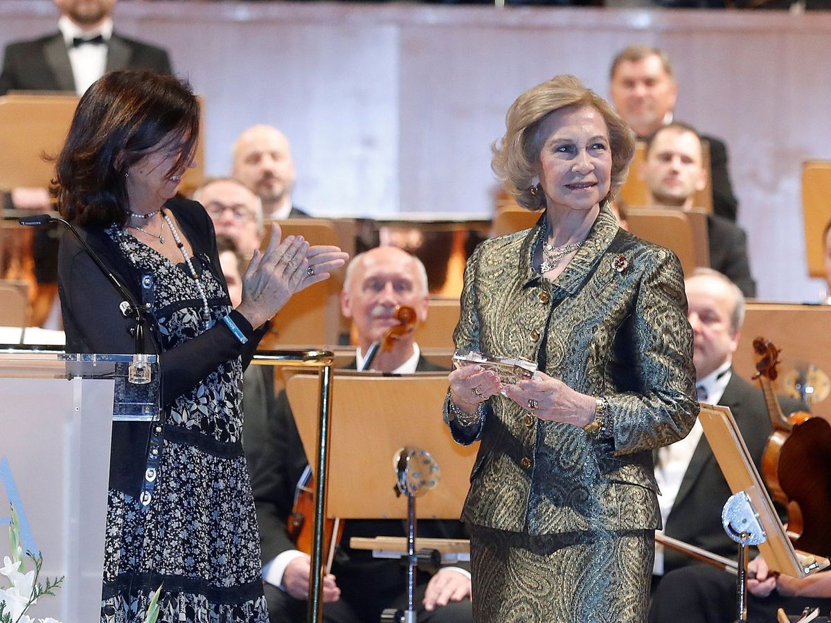 Foto: La reina Sofía, recibiendo el Premio Extraordinario 60 Aniversario de Manos Unidas. (EFE)