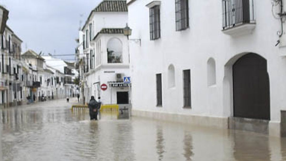 El desbordamiento del arroyo Argamasilla provoca la quinta inundación en Écija