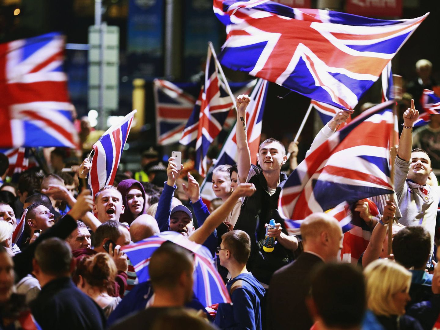 Manifestantes contrarios a la independencia de Escocia durante una protesta en Glasgow, el 19 de septiembre de 2014 (Reuters).