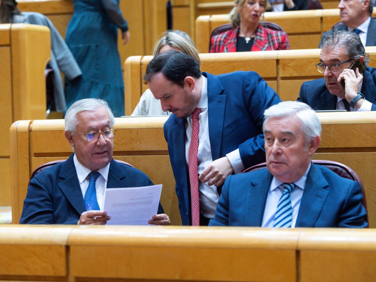 Foto: El portavoz del PP en el Senado, Javier Arenas, durante una sesión plenaria en la Cámara Alta. (Gustavo Valiente/EP)