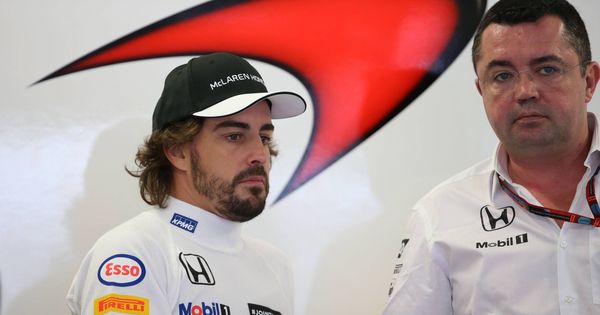 Foto: Fernando Alonso y Eric Boullier en el GP de Rusia de 2015. (Imago)