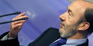 El pacto de PP y PSOE en las reformas bancarias frena la búsqueda de ‘culpables’